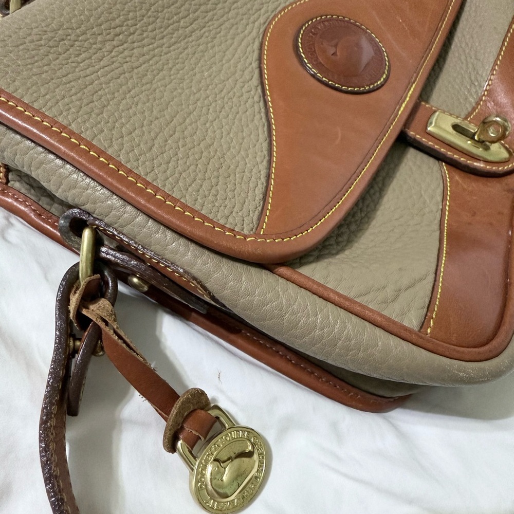 Classic Two-Tone Leather Shoulder Bag - Picture 4 of 6